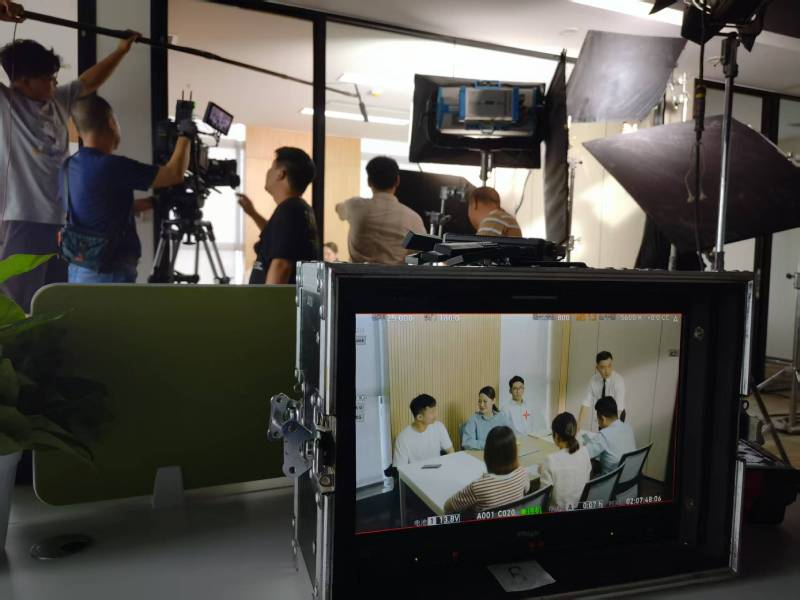 咸宁TVC拍摄公司：科技产品视觉化大师，诠释未来感与功能美学